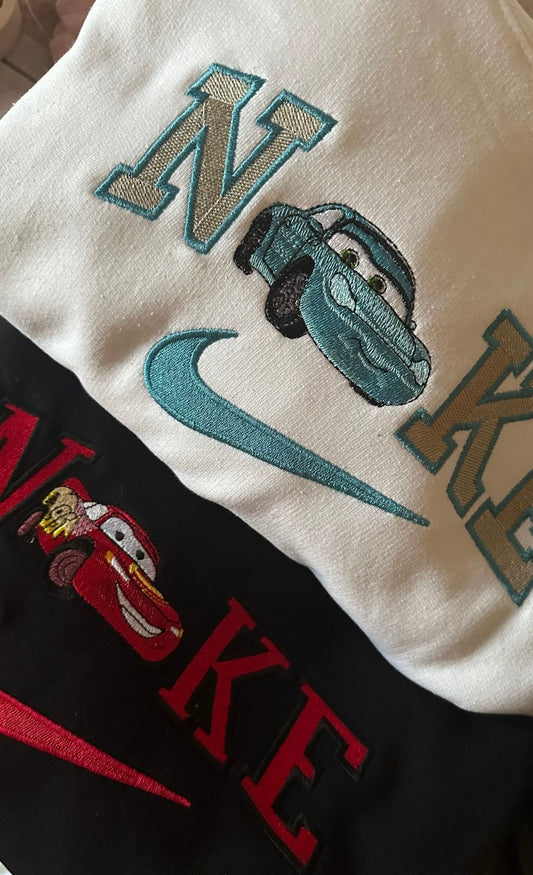Sweatshirt brodé NKE voiture