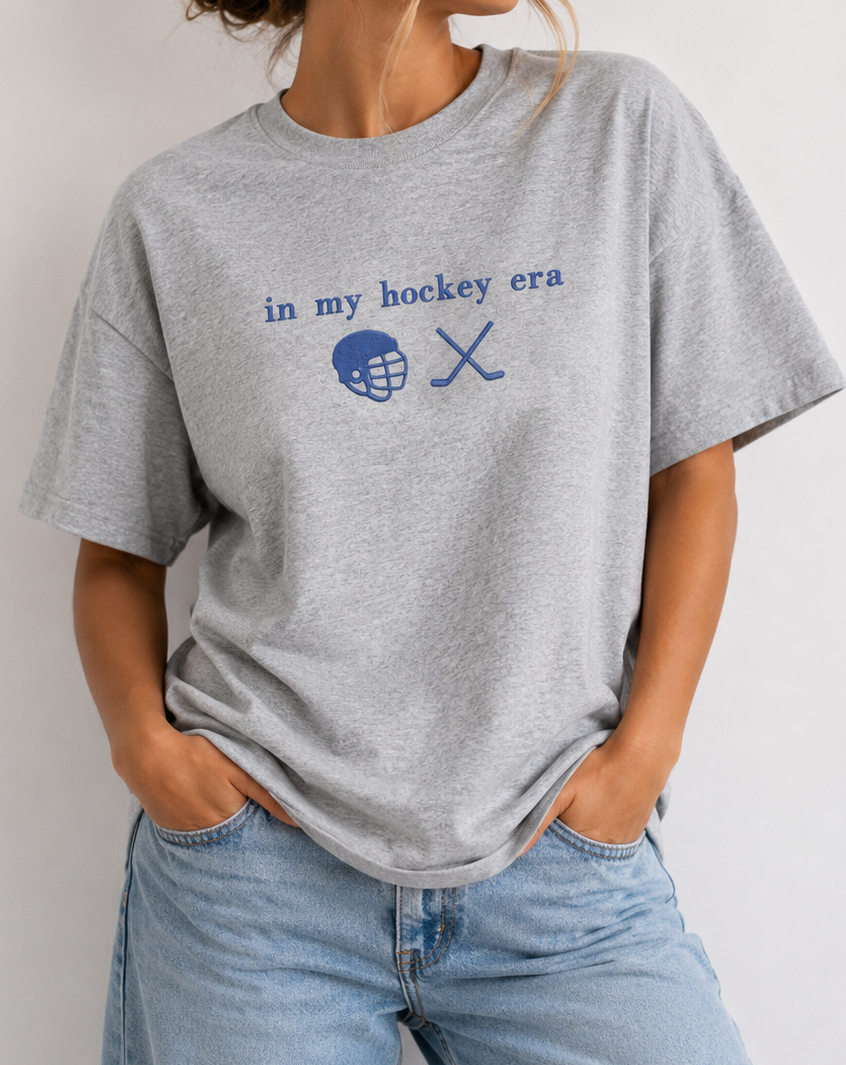 T-shirt / sweat brodé « In My Hockey Era » – Hockey & hockey romance BookTok