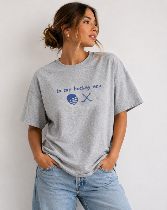T-shirt / sweat brodé « In My Hockey Era » – Hockey & hockey romance BookTok