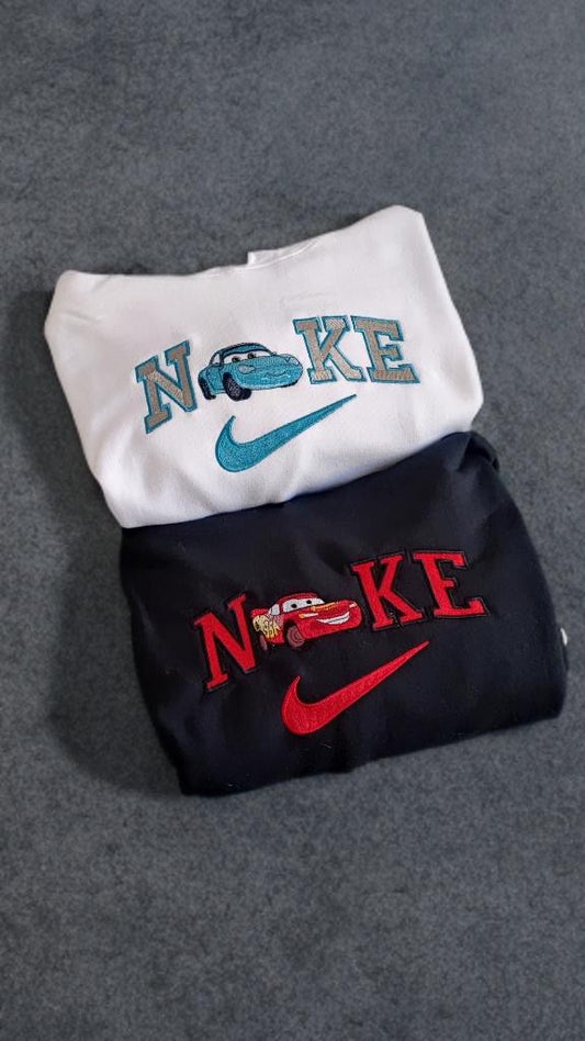 Sweatshirt brodé NKE voiture